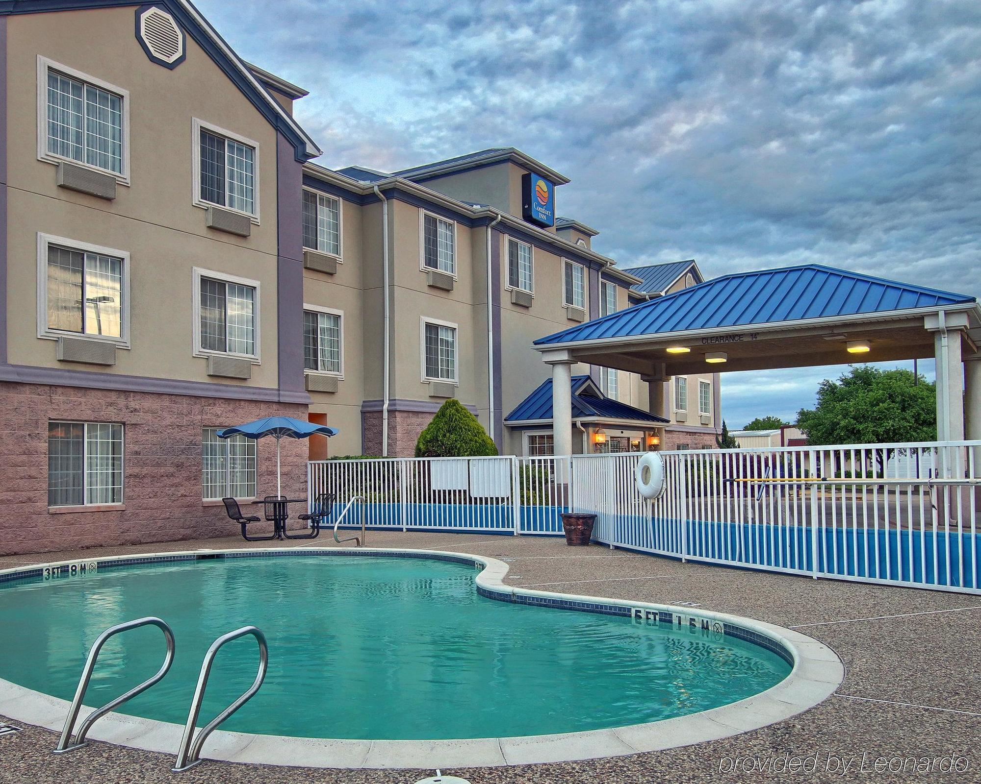 Fairbridge Inn & Suites Cleburne Exteriér fotografie